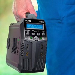 SkyRC T400Q AC/DC lader med 4 kanaler. Totalt 400W.