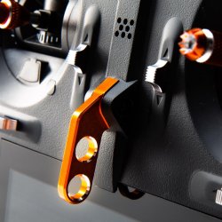 iX20, 2,4GHz sender fra Spektrum.