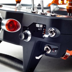 iX20, 2,4GHz sender fra Spektrum.