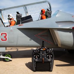 iX20, 2,4GHz sender fra Spektrum.