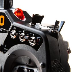 iX20, 2,4GHz sender fra Spektrum.